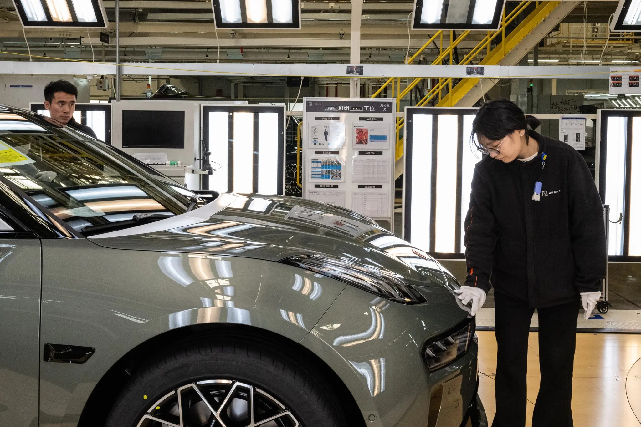 Kinh tế Trung Quốc phục hồi trước thềm khủng hoảng tại Trung Đông