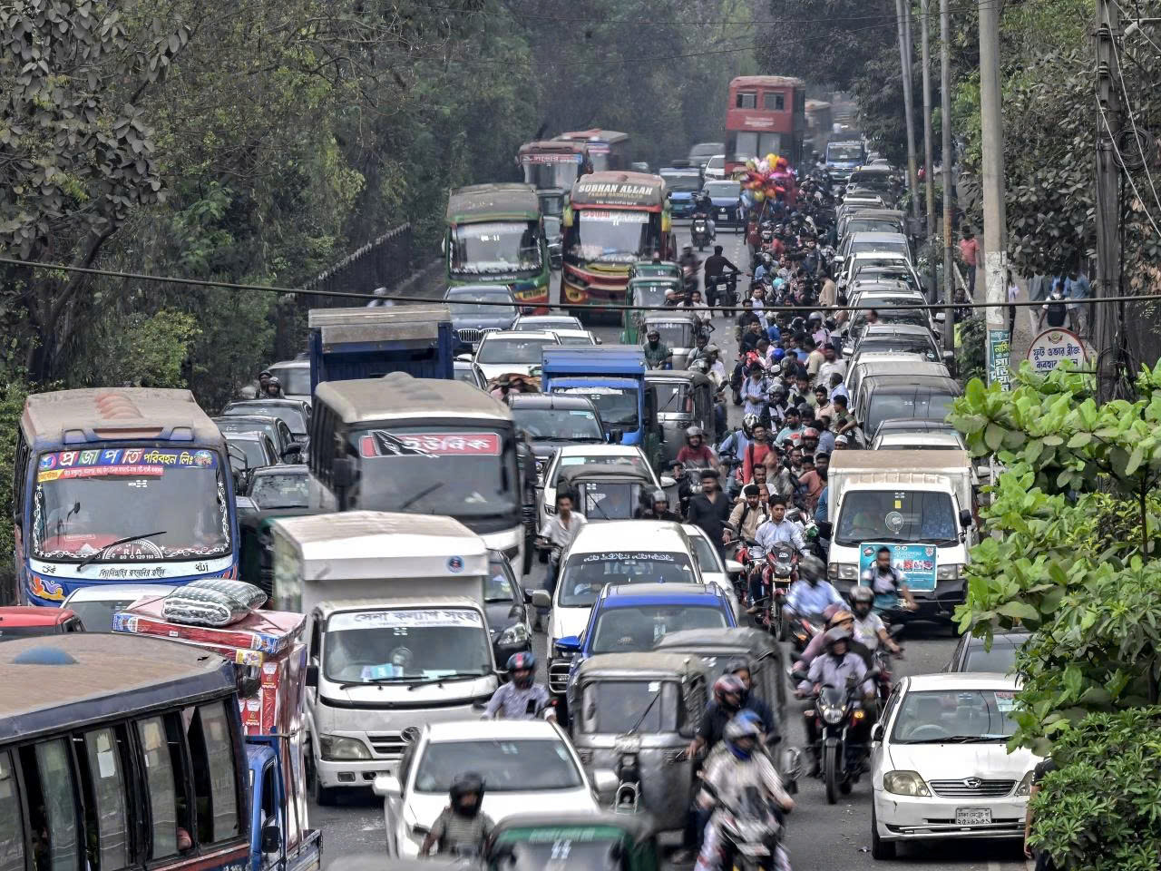 Từ làm việc 4 ngày/tuần đến cấm máy lạnh, thế giới quay cuồng tiết kiệm năng lượng