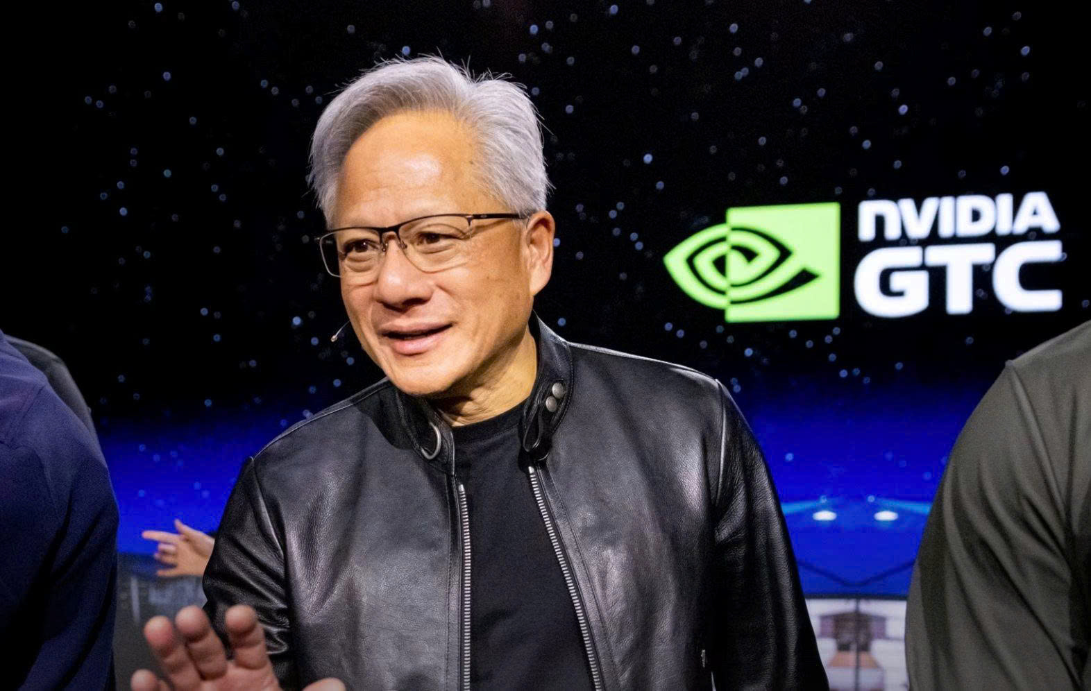 Công ty vốn hóa lớn nhất thế giới "đốt tiền" thống lĩnh ngành chip AI