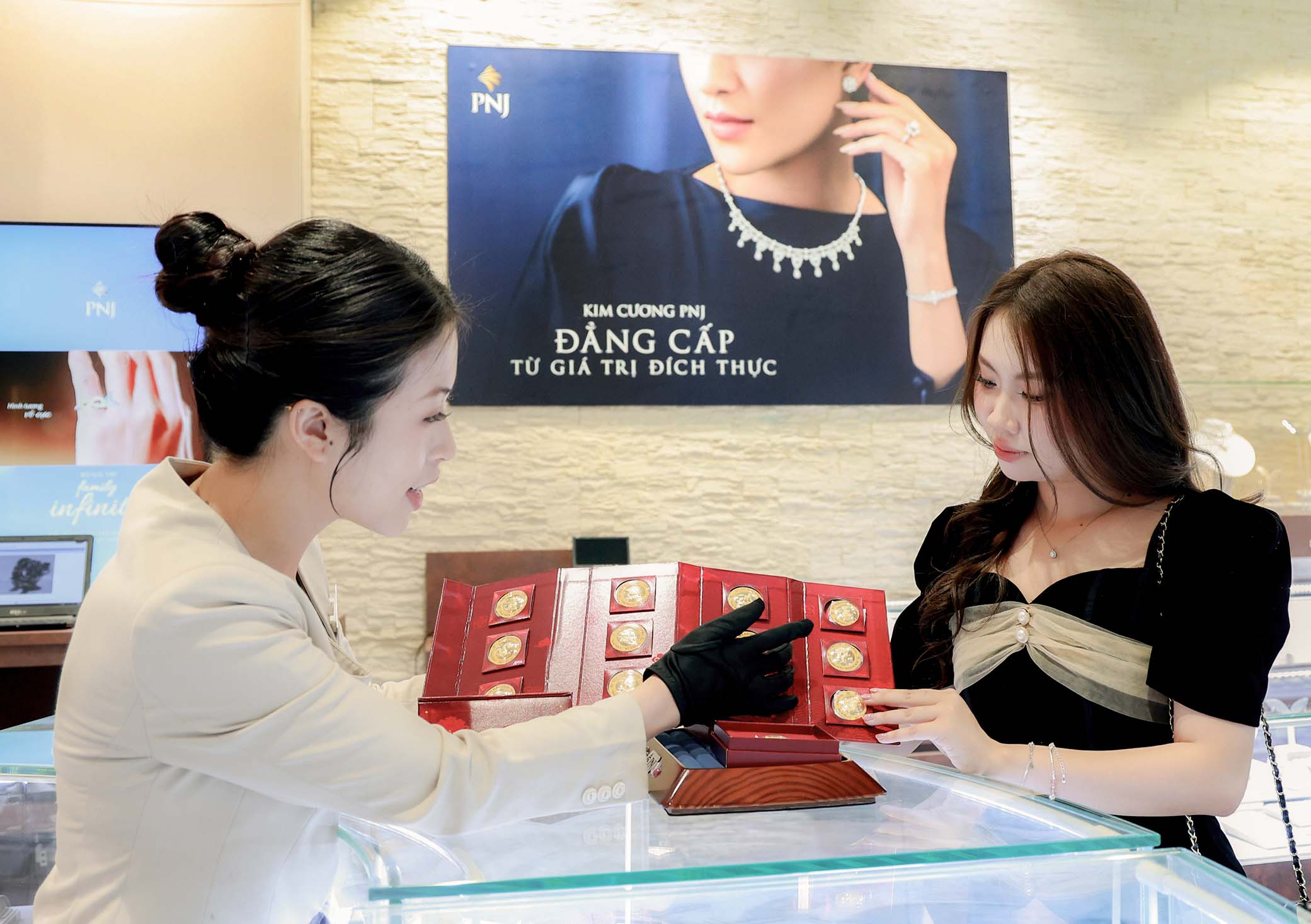 Giải phóng tồn kho kéo dòng tiền kinh doanh PNJ từ âm 235 tỷ lên dương 3.557 tỷ đồng