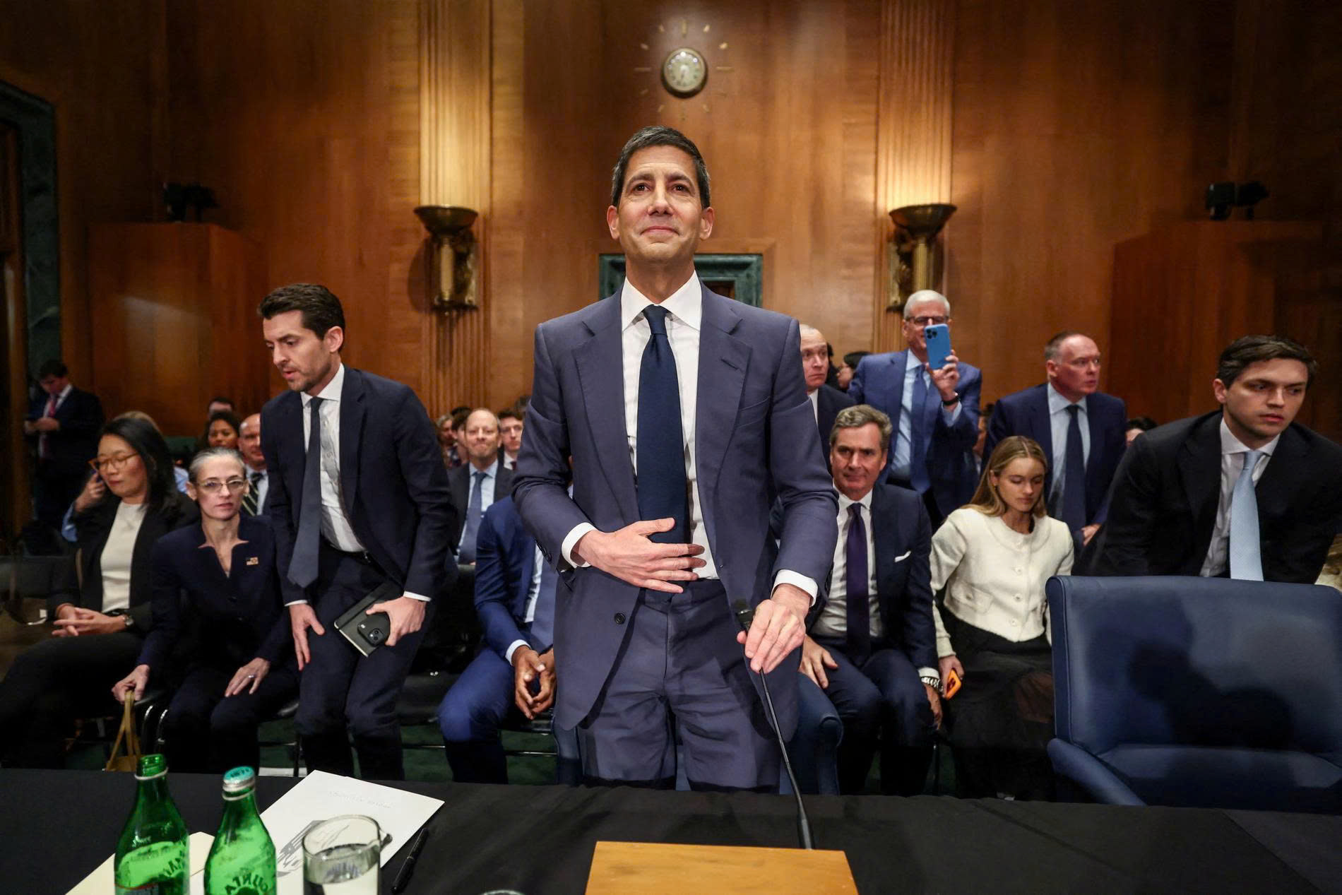 Người được ông Trump đề cử làm chủ tịch Fed vượt qua rào cản quan trọng tại Thượng viện