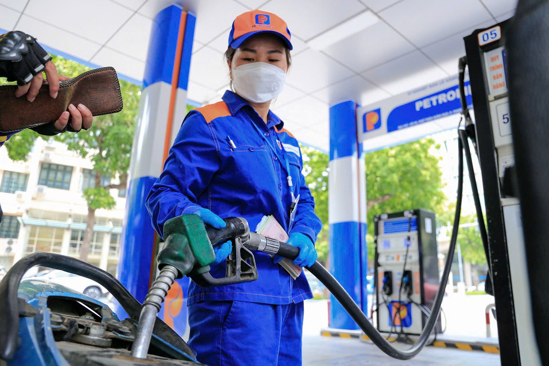 Giá xăng dầu đồng loạt giảm từ chiều 14/5