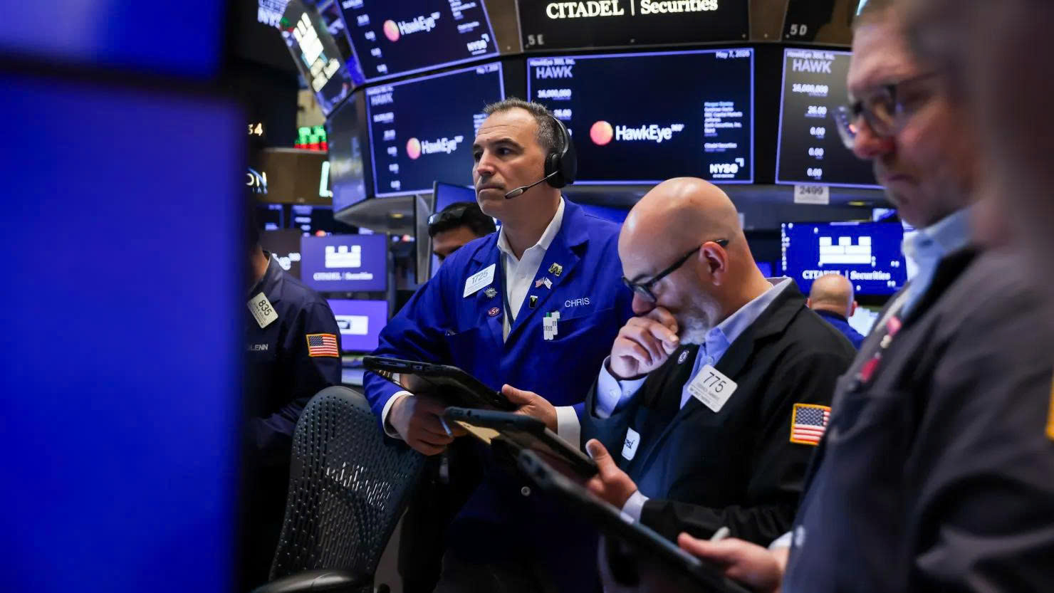 S&P 500 và Nasdaq Composite chốt phiên trong sắc đỏ