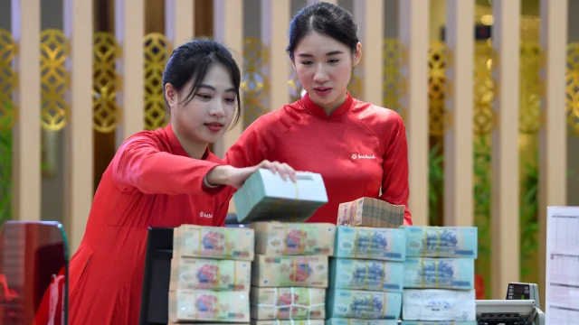 'Mỏ vàng' CASA suy kiệt, ngân hàng trước áp lực chuyển mình để hút vốn rẻ