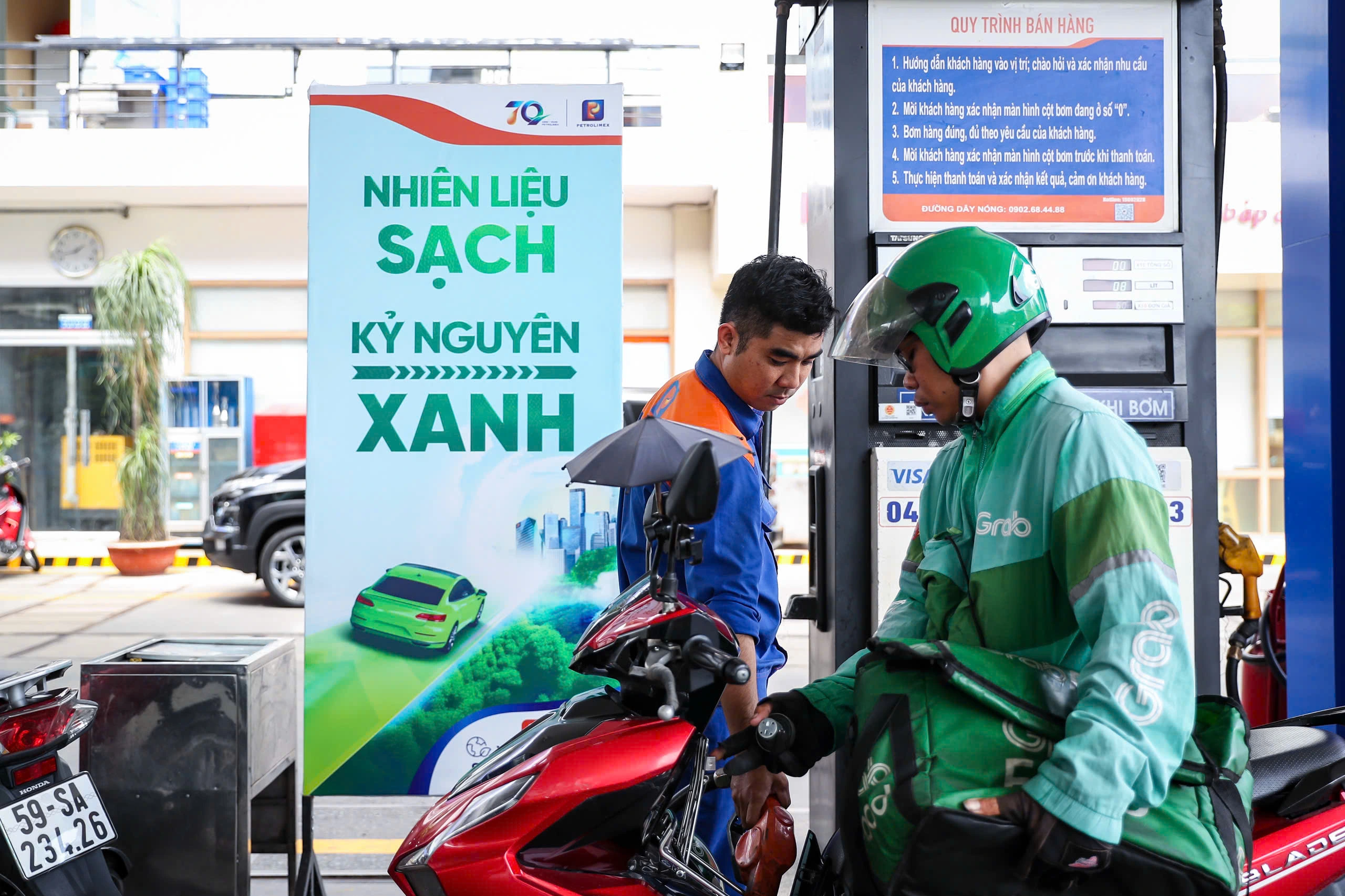 Xăng E10 chờ cơ chế giá, xăng E5 và dầu đồng loạt giảm từ 15h ngày 4/6