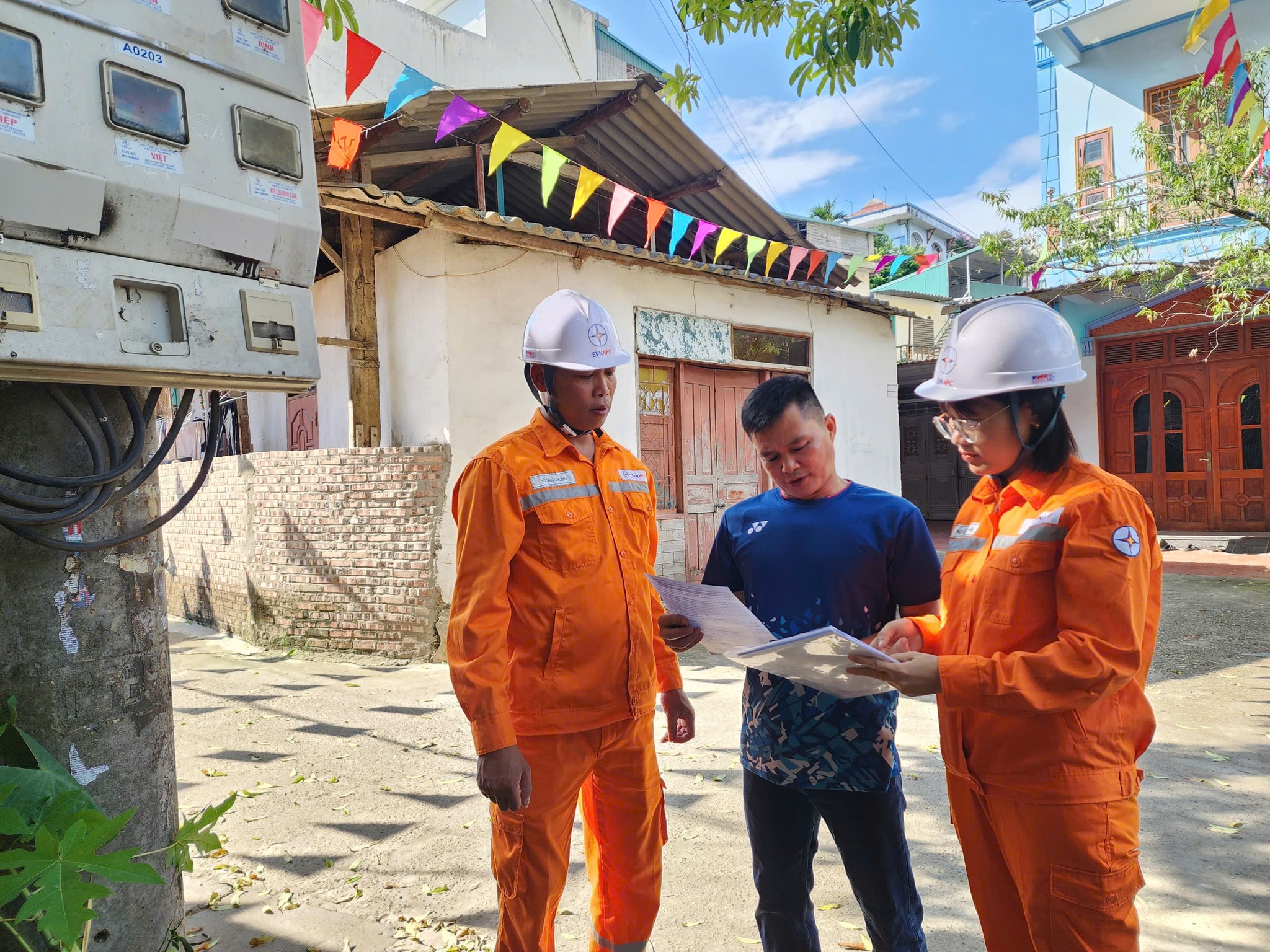 Vì sao hóa đơn điện tăng vọt mỗi mùa hè?