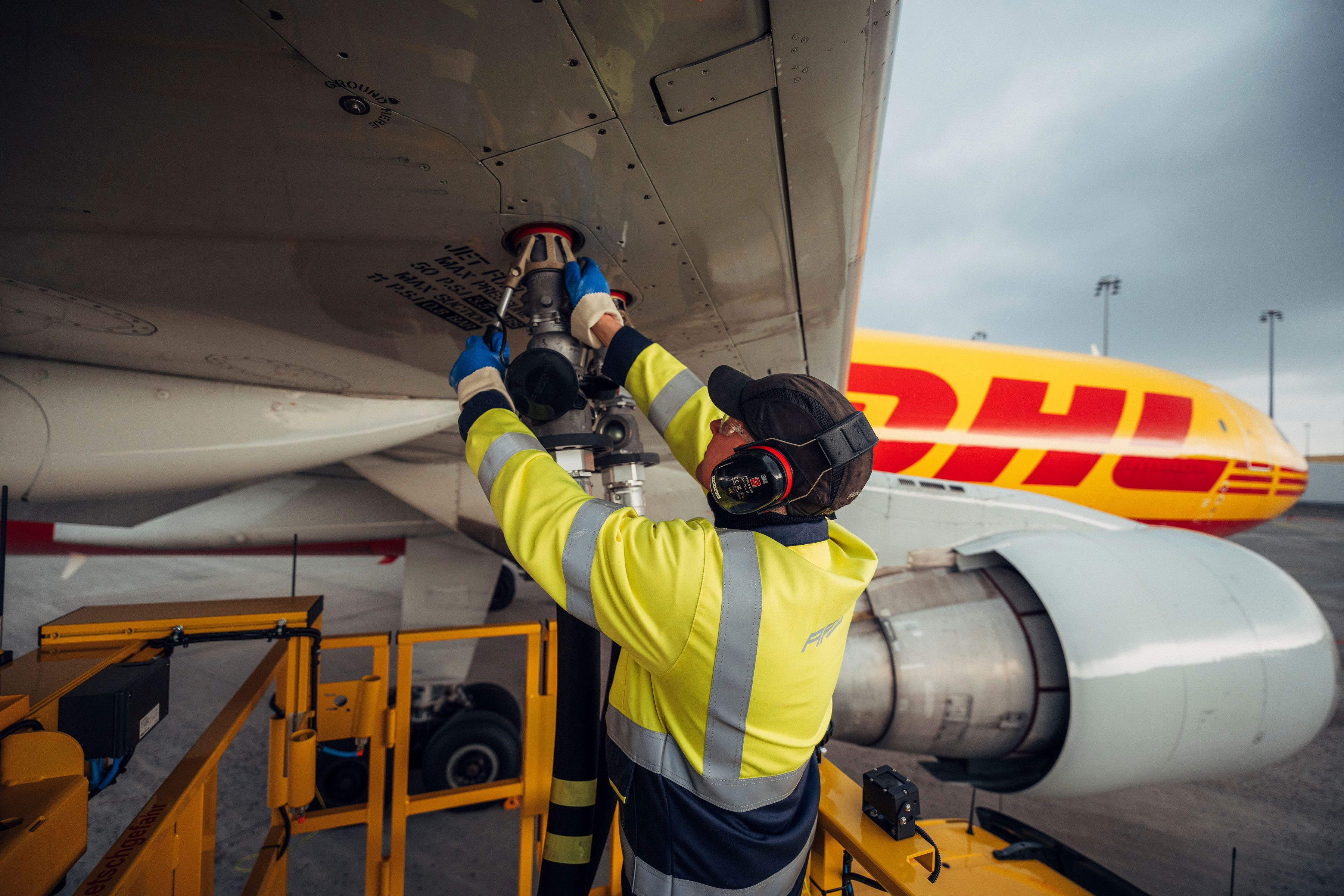 DHL Express ký thỏa thuận mua nhiên liệu hàng không bền vững với SAF One tại Bahrain