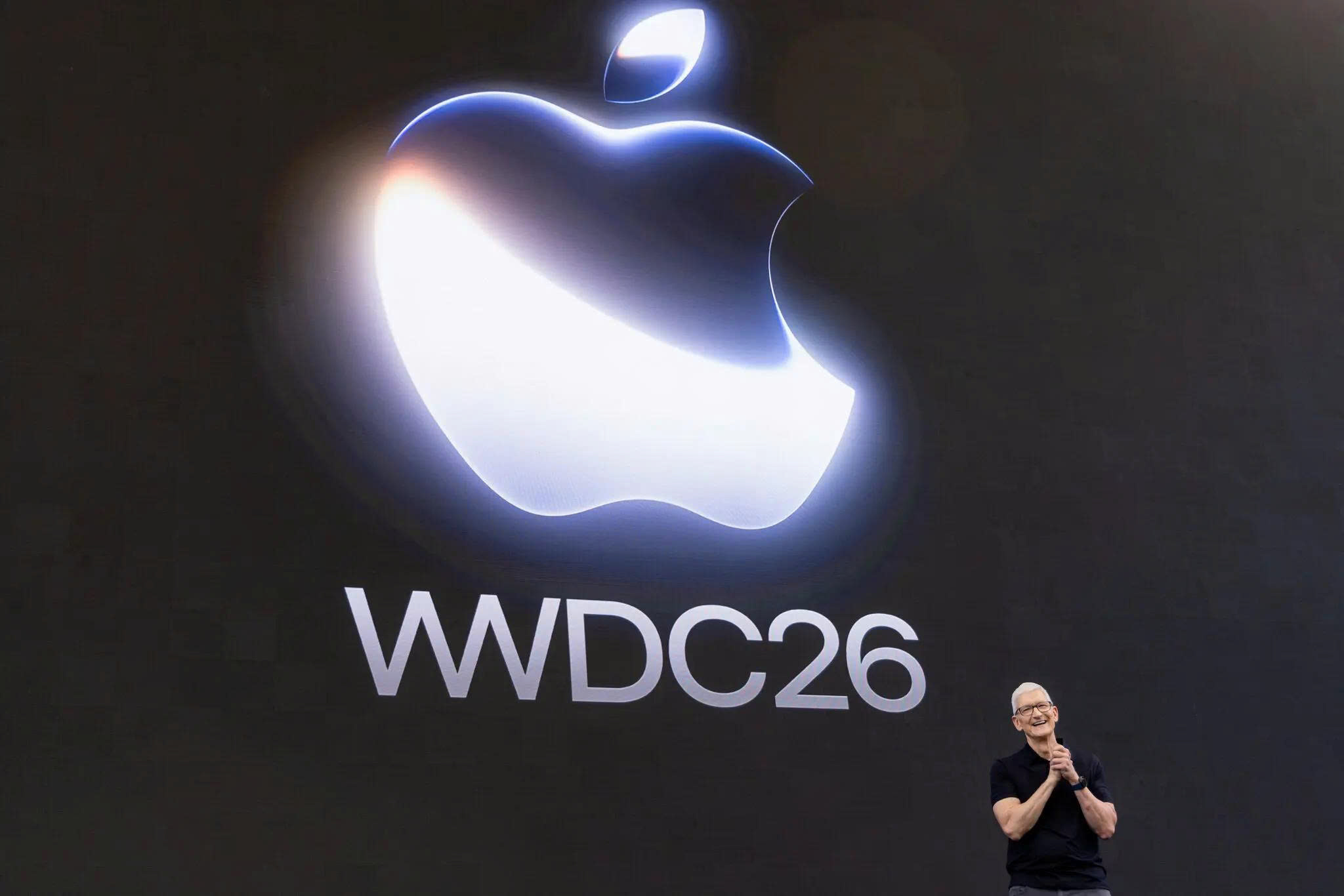 Cổ phiếu Apple sụt giảm giữa lúc công ty ra mắt Siri AI
