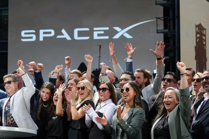 Cổ phiếu SpaceX không ngừng bứt tốc, giá trị vượt Meta và Broadcom