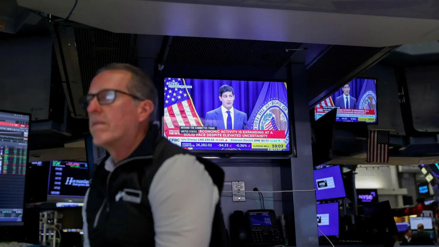 Dow Jones giảm hơn 500 điểm sau kỳ họp đầu tiên của tân Chủ tịch Fed